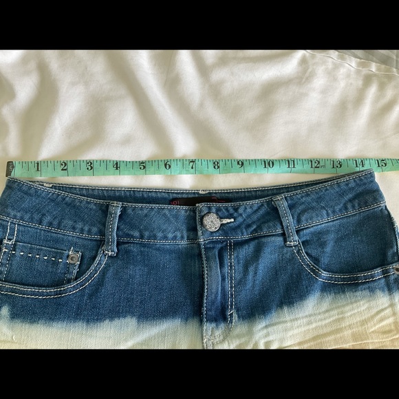 No Boundaries Jean shorts - Picture 3 of 6
